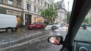 En caso de inundaciones, ¿cómo reclamar al seguro del coche los desperfectos causados?