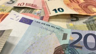 Deber 100 euros al banco te podrá llevar a una lista de morosos