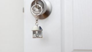 Los solteros: más pobres, más solos y con menos posibilidades de optar a una hipoteca