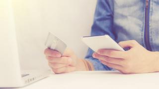 Financiar con tarjeta, la opción preferida para hacer frente a los gastos en las rebajas de enero