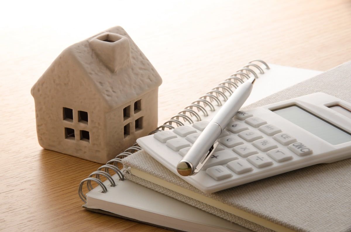 El precio de la vivienda tendría que bajar un 5% para compensar una subida de solo medio punto en el tipo de interés de la hipoteca