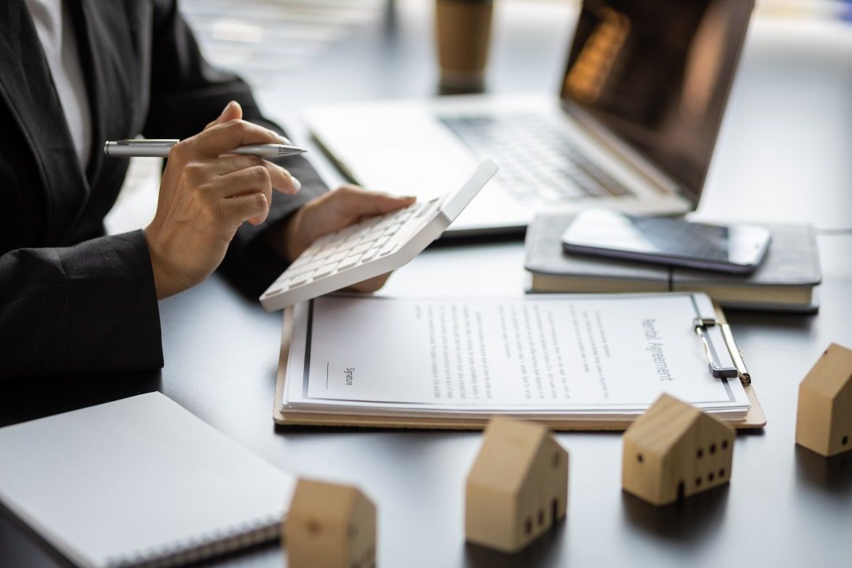 ¿Cuál es la diferencia entre novación y subrogación?